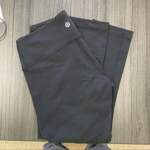Women Lululemon Black Cropped Leggings LIKE NEW